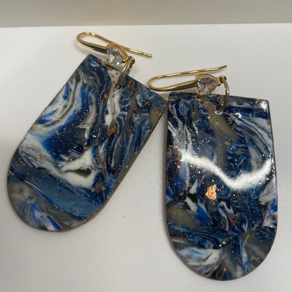 Captivating Marble-Toned Polymer Clay Earrings: Dark Blue, Translucent White